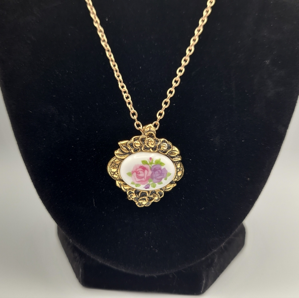 Vintage Avon Gold Floral Pendant Necklace Victorian Rose Cameo Style